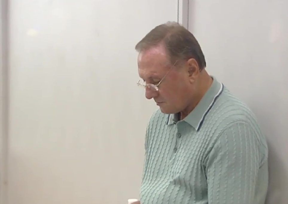 Суд залишив Єфремова за ґратами