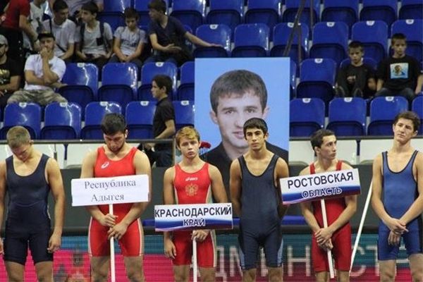 Борцы, зрители и тренеры! Масcовая драка на турнире по борьбе в Краснодаре