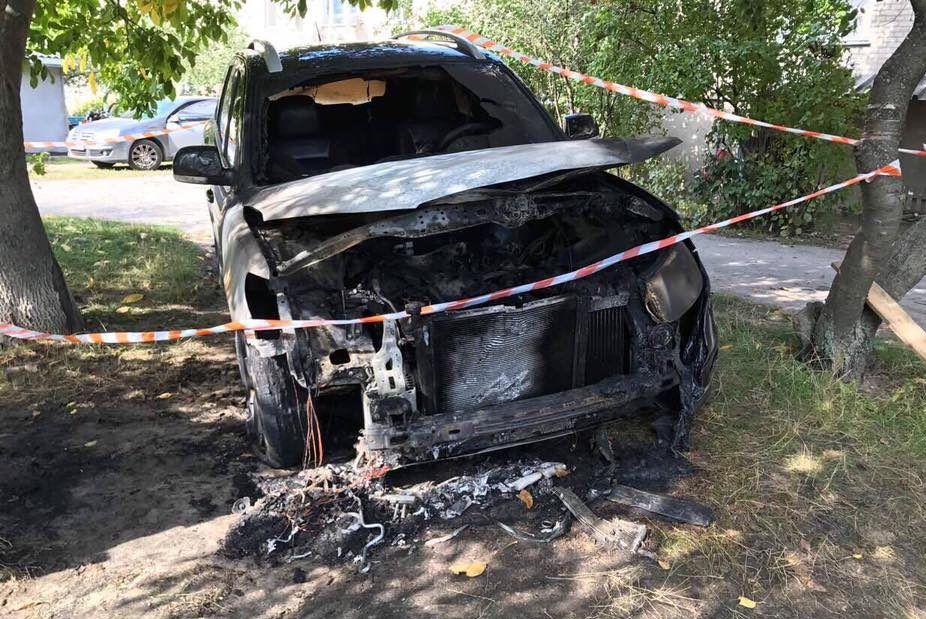 Передня частина згоріла Авто після вибуху