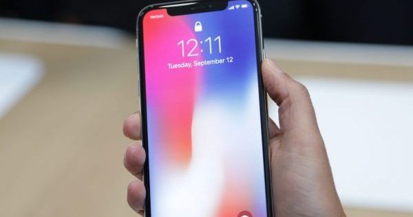 Apple: экран iPhone X может выгорать iPhone X