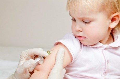 Спалах кору в трьох областях України. Дітей не пускають до шкіл