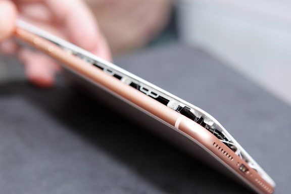 iPhone 8 Plus взорвался во время зарядки