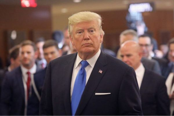 Трампа закидали прапорами Росії