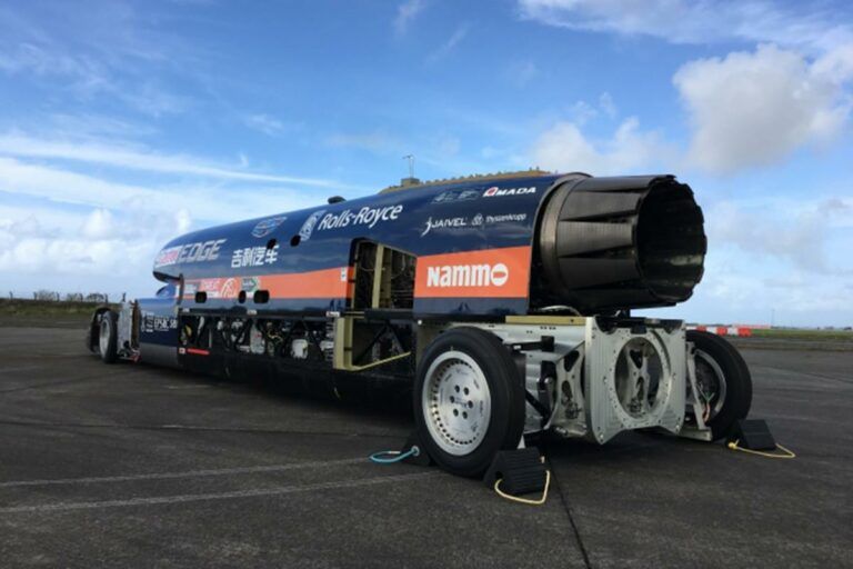 Найшвидша машина у світі! Перші випробування реактивного Bloodhound SSC Фото 1