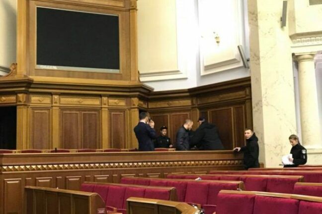 Поджог шашки в Раде: подзатыльник от Тетерука и вердикт полиции