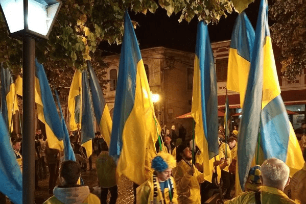 Як фанати збірної України запалювали в Шкодері
