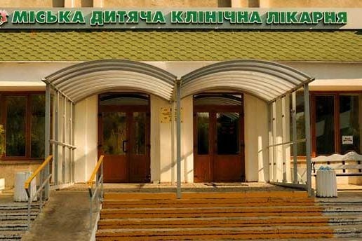 Во Львове мужчина разгромил приемное отделение больницы и избил врачей