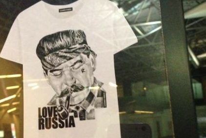 В России продают футболки Love Russia со Сталиным Футболка зі Сталіним