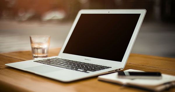 Шведа посадили на 10 лет за изнасилования по интернету Ноутбук