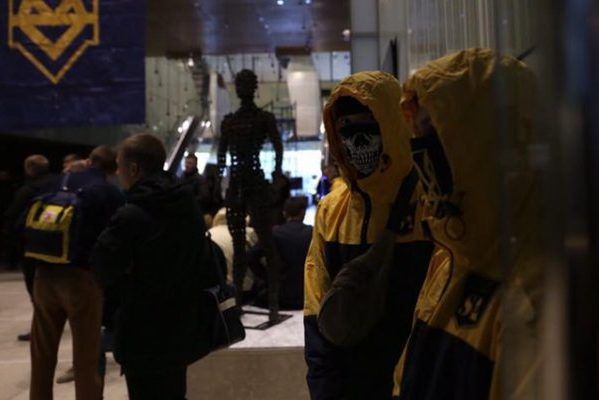 Националисты заняли вертолетную площадку Януковича и выдвинули требование