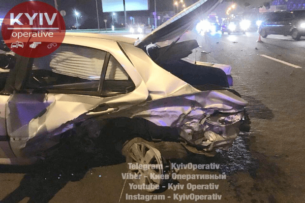 Убегали от полиции и протаранили авто