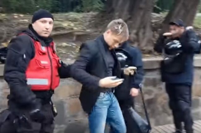 В Гончаренко под Радой попали яйцами