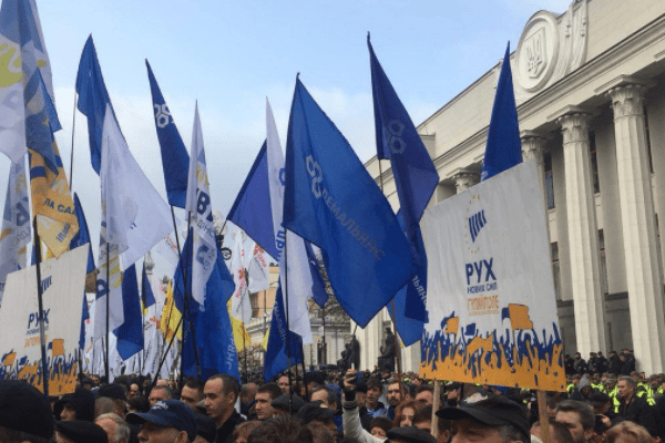 Порошенко о протестах под Радой: Понимаю и уважаю, но Протести під Радою
