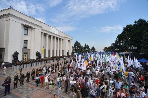 В Раде готовят штурм с взрывпакетами