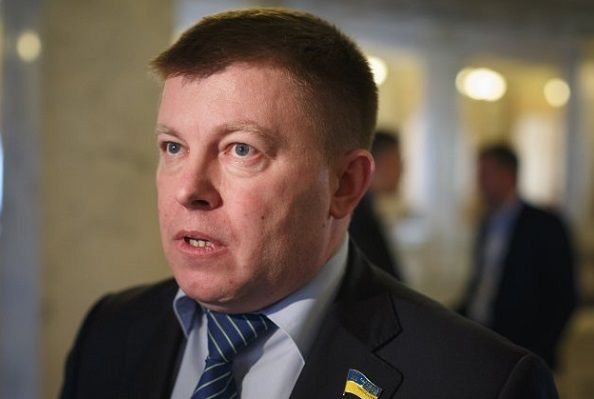 Толкали и оскорбляли: под Радой напали на нардепа-героя Мамчура