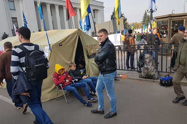 Митинг под Радой перенесут на ноябрь