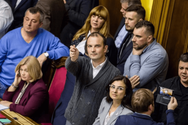 Депутатів змусять заплатити за бійку у Раді
