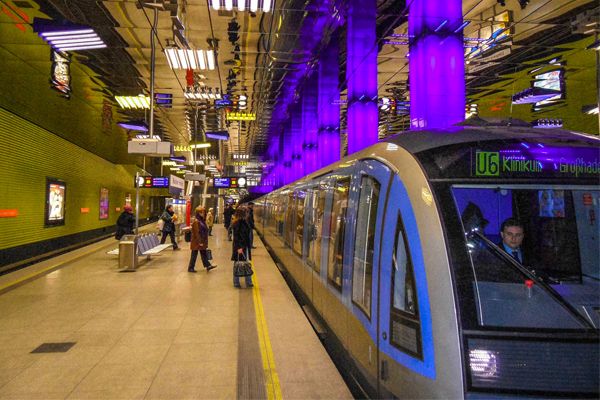 У Мюнхені невідомий напав на людей в метро, є постраждалі