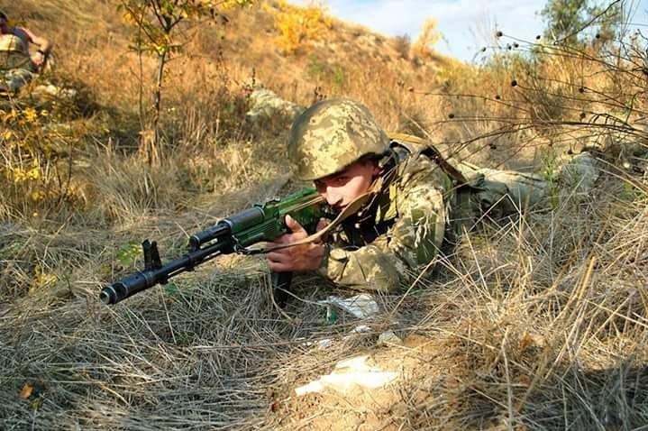 Доба в зоні АТО: бойовики стріляли вздовж усієї лінії розмежування, є поранений