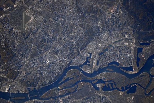 Як виглядає Київ з космосу: фотографії астронавта NASA