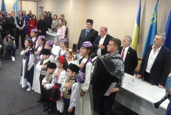 Чийгоз і Умеров у Києві: кримські татари зустрічають гімном України