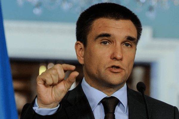 Кто должен контролировать Донбасс