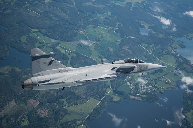 Шведський винищувач Gripen подолав швидкість звуку