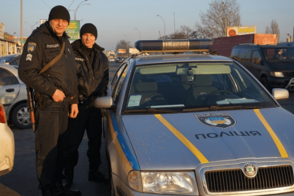 Собачий патруль та перевірка документів