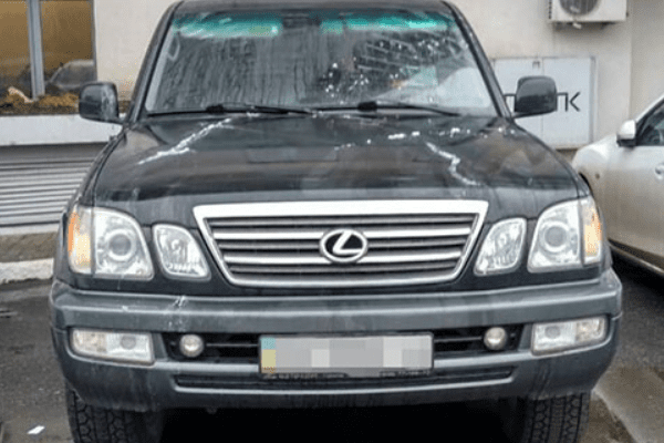 У Харкові Lexus депутата облили кислотою