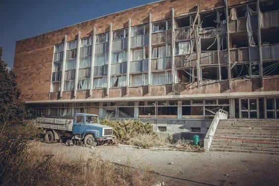 Выжженная земля и разрушенные здания. Как выглядят города ДО и ПОСЛЕ войны