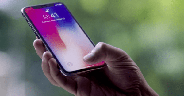 Apple випустить найбільший iPhone і бюджетну