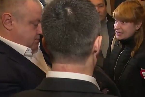 В КГГА ворвались десятки протестующих