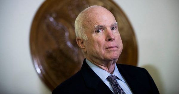 Похорон Маккейна: де прощатимуться і чому не пустять Трампа