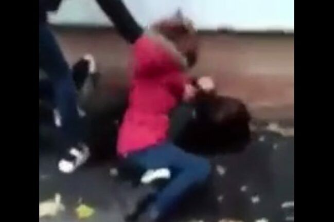 В Полтаве восьмиклассницы избили сверстницу возле школы