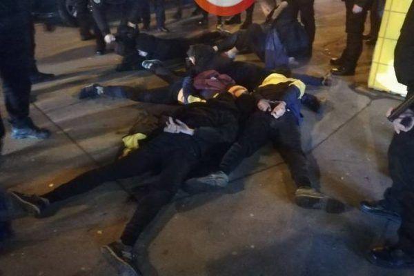 Масові напади на кіоски у Києві: затримано 30 хуліганів