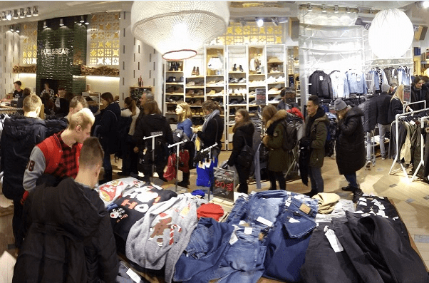 Black Friday в Киеве: очереди в торговых центрах времен дефицита
