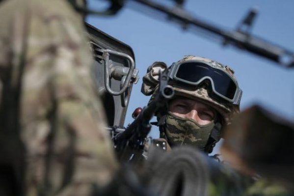 Двое военных ВСУ, которые считались погибшими, вышли из-под обстрелов ато
