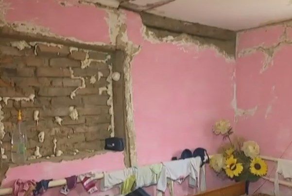 Потрощені дахи та хати без вікон. Як у Павлівці зустрічають зиму