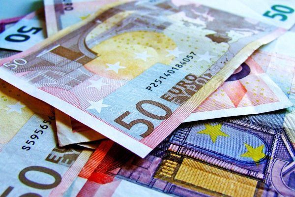 Курс евро в Украине перевалил за 32 гривны