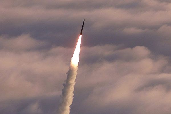 КНДР снова запустила баллистическую ракету