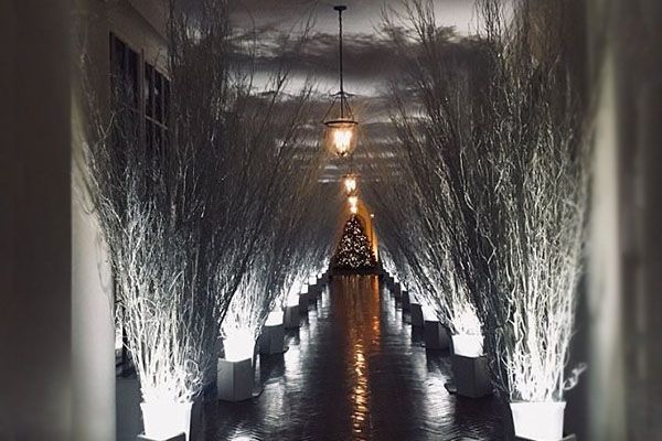 Пеннивайз в коридоре. Мелания Трамп жутко украсила Белый дом