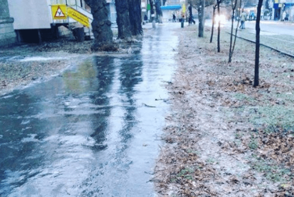 Улицы Киева превратились в сплошной каток Ожеледиця