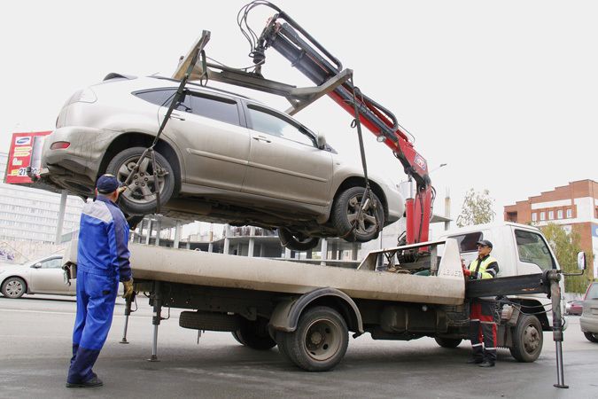В Киеве разрешили эвакуировать машины