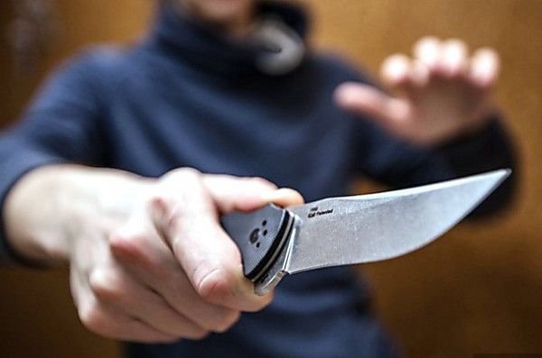 В Киеве возле метро мужчину ударили ножом