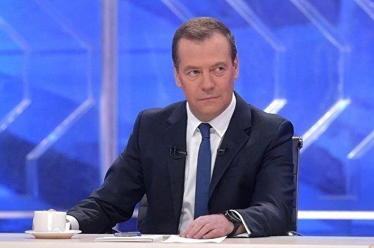 Медведев назвал Навального обормотом и рассказал об участии в выборах