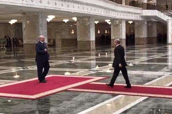 Путин приехал к Лукашенко на каблуках