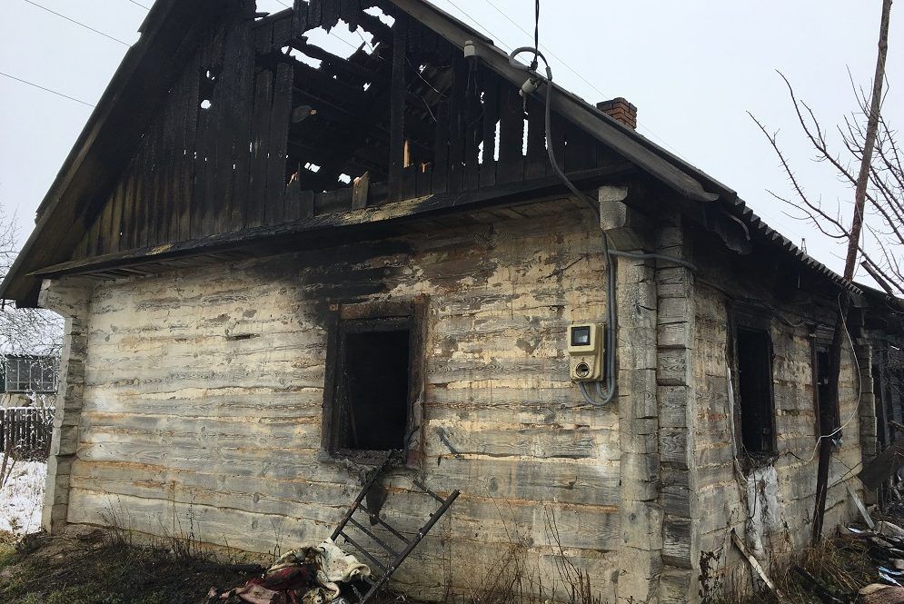 У пожежі на Житомирщині загинуло двоє дітей Дім після пожежі