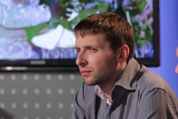 Парасюк вдарив поліцейського в суді в Маріуполі парасюк