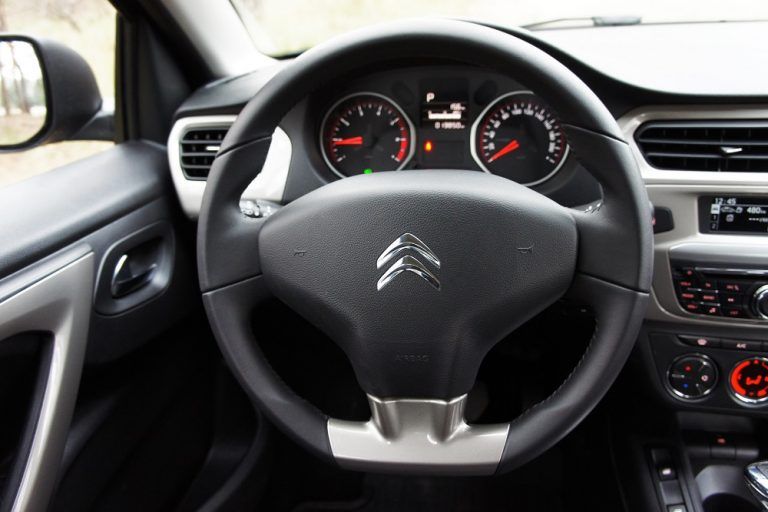 Тест-драйв Citroеn C-Elysee: бюджетно и со вкусом Фото 14