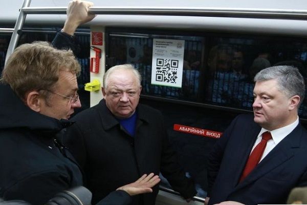 Порошенко испытал единственный в Украине электробус